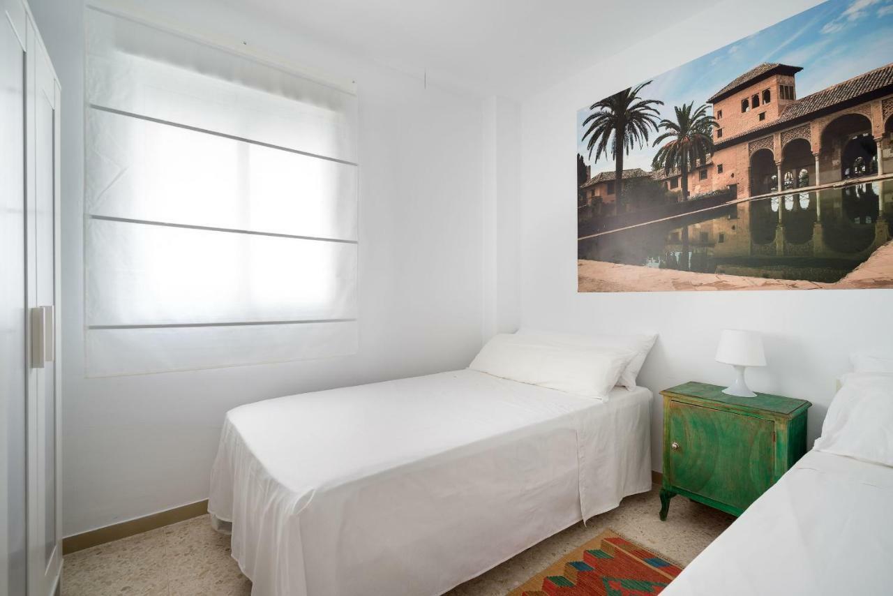 Arcos Beach Infostays - Free Parking Malaga Bagian luar foto