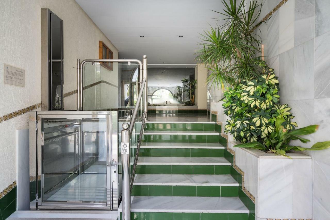 Arcos Beach Infostays - Free Parking Malaga Bagian luar foto